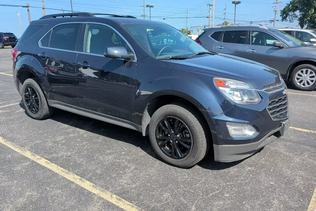 2016 Chevrolet Equinox LT photo 1