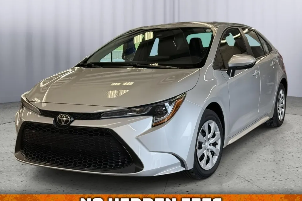 2022 Toyota Corolla LE photo 1