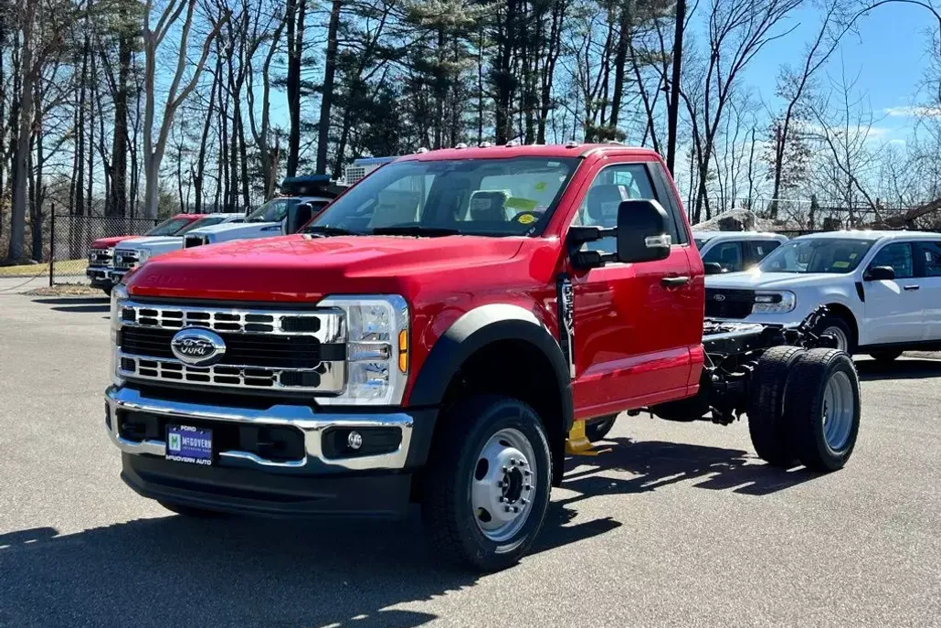 2025 Ford F-550 photo 1