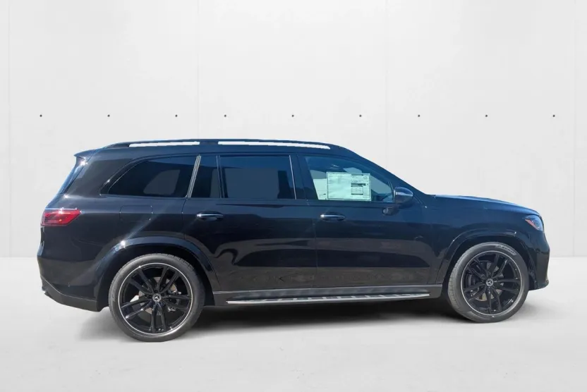 2026 Mercedes Benz GLS 450 4MATIC photo 1