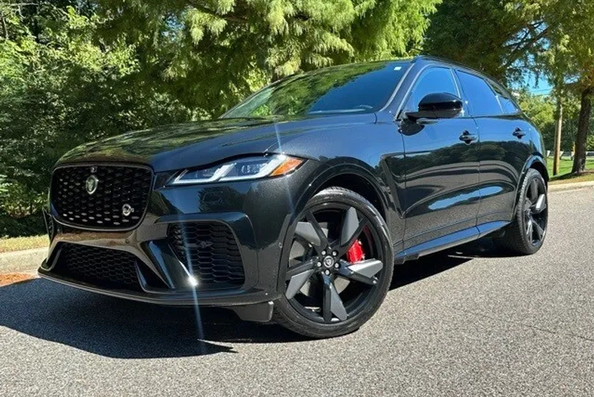 2025 Jaguar F-PACE SVR photo 1