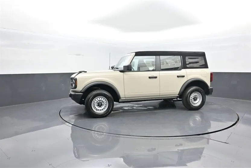 2025 Ford Bronco Base photo 1