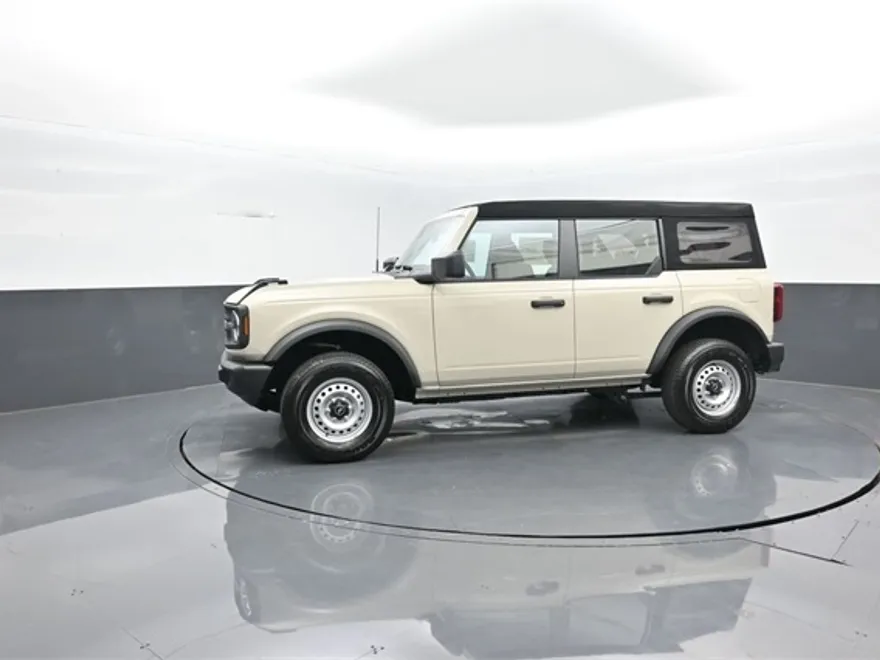 2025 Ford Bronco Base photo 1