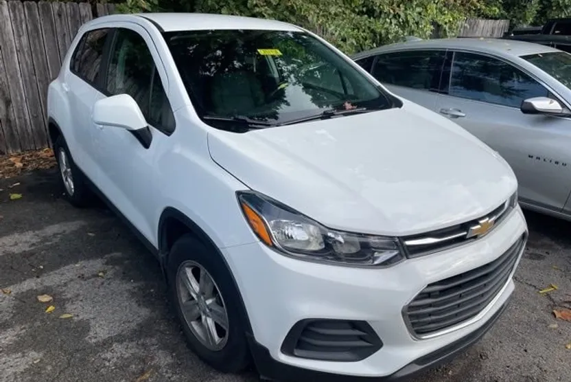 2020 Chevrolet Trax LS photo 1