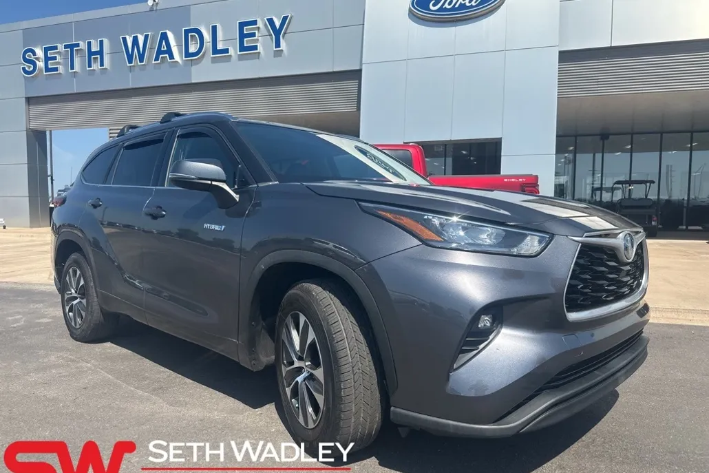 2020 Toyota Highlander Hybrid XLE photo 1