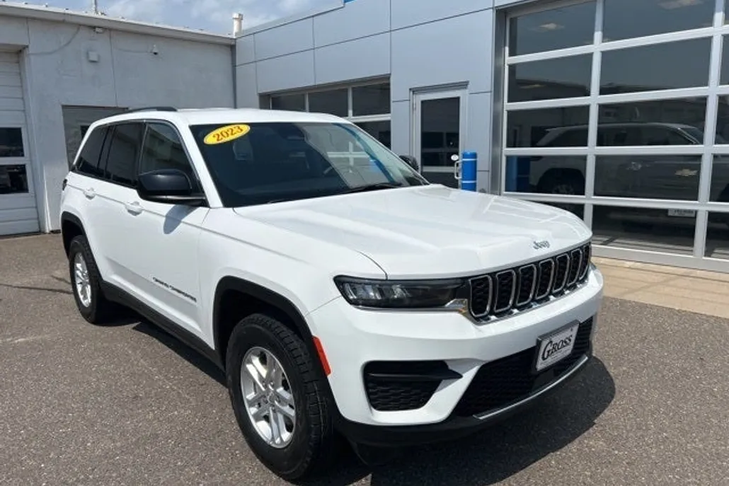 2023 Jeep Grand Cherokee Laredo photo 1