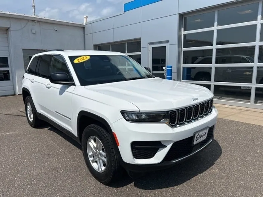 2023 Jeep Grand Cherokee Laredo photo 1