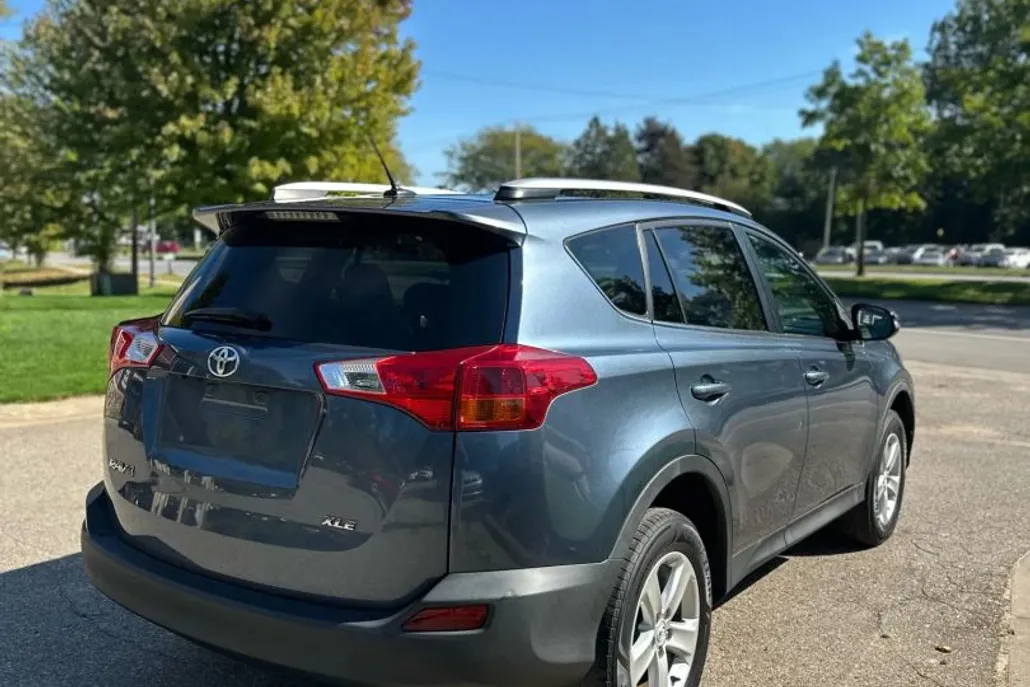 2014 Toyota RAV4 XLE Sport photo 1