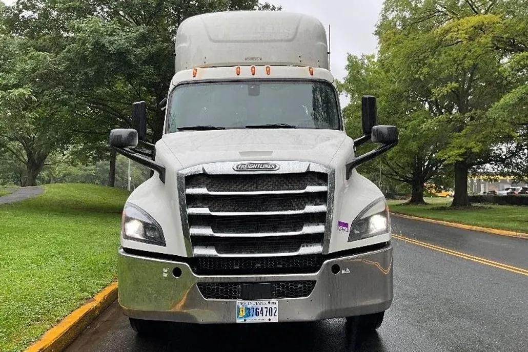 2019 Freightliner Cascadia 126" Day cab photo 1