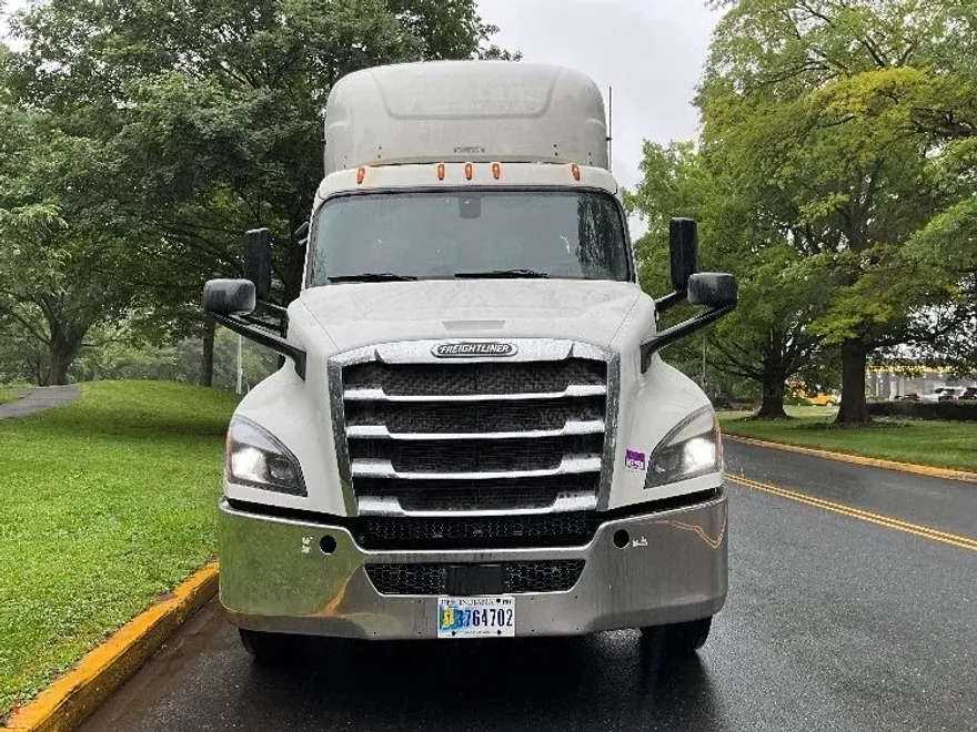 2019 Freightliner Cascadia 126" Day cab photo 1