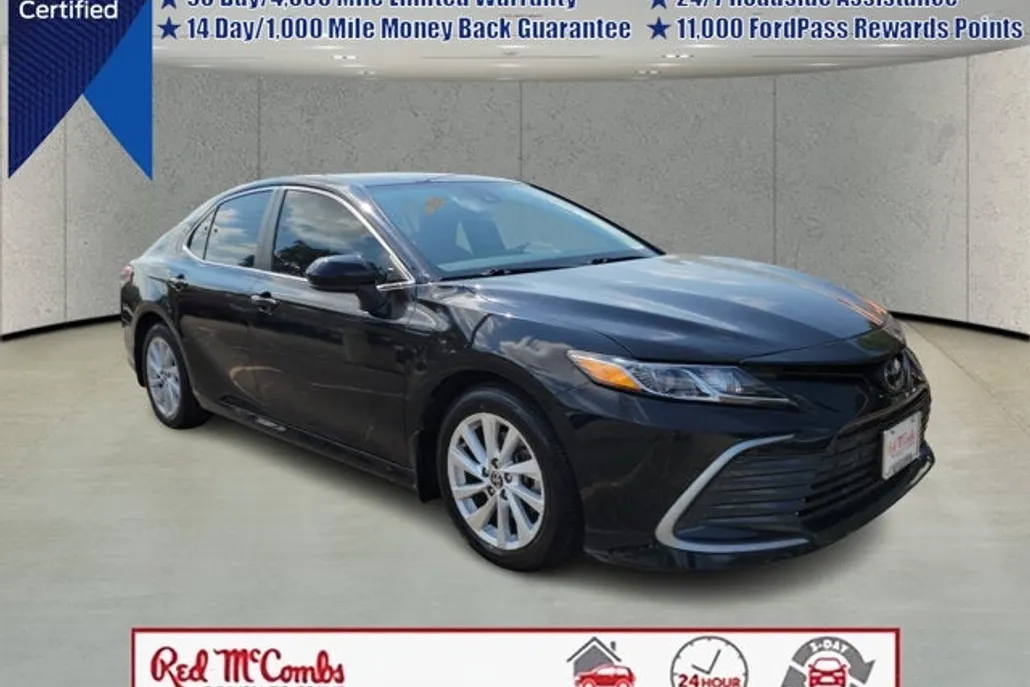 2023 Toyota Camry LE photo 1