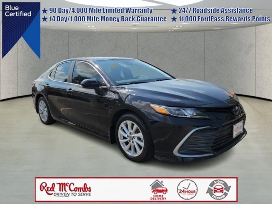 2023 Toyota Camry LE photo 1