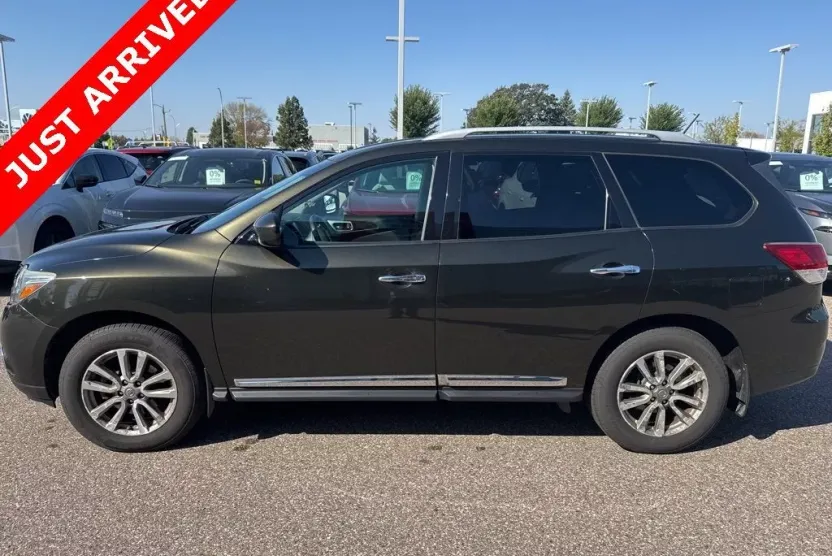 2015 Nissan Pathfinder SL photo 1