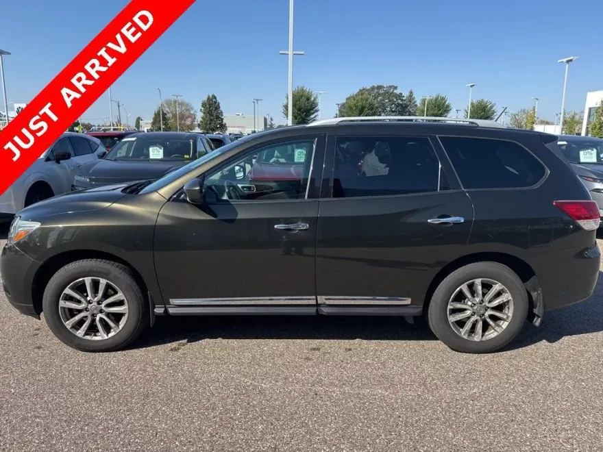 2015 Nissan Pathfinder SL photo 1
