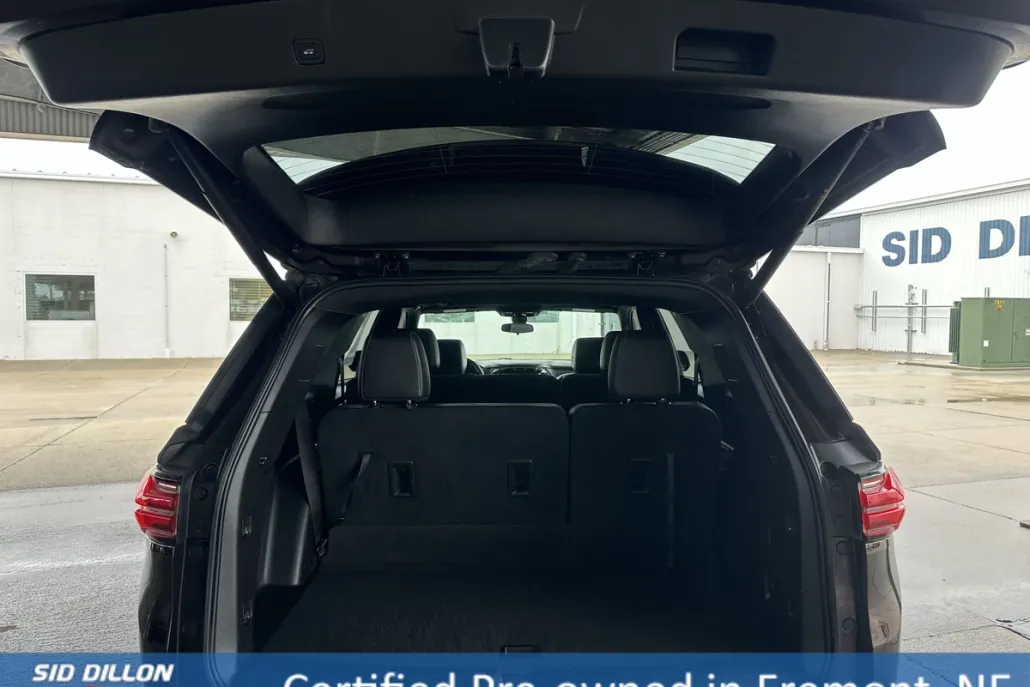 2023 Chevrolet Traverse Leather photo 1