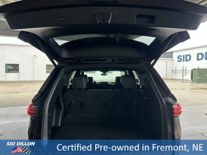 2023 Chevrolet Traverse Leather photo 1