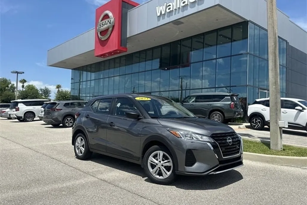 2023 Nissan Kicks S photo 1