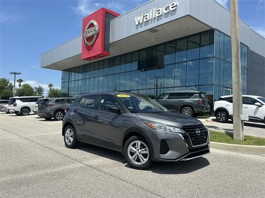 2023 Nissan Kicks S photo 1
