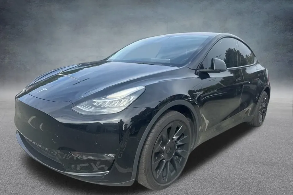 2022 Tesla Model Y Long Range photo 1