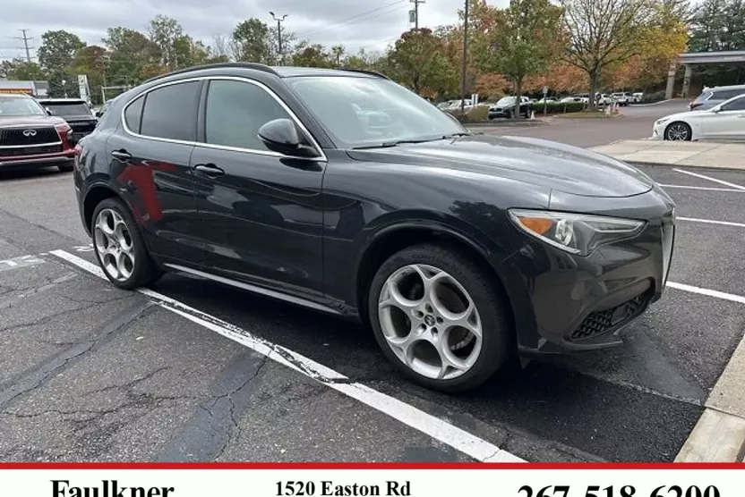 2023 Alfa Romeo Stelvio Ti photo 1