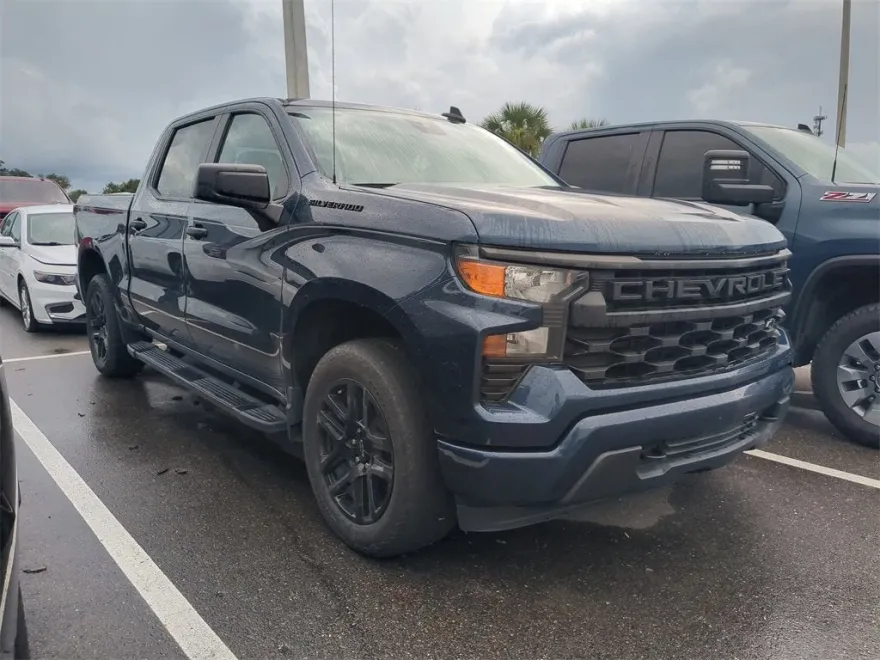 2023 Chevrolet Silverado 1500 Custom photo 1