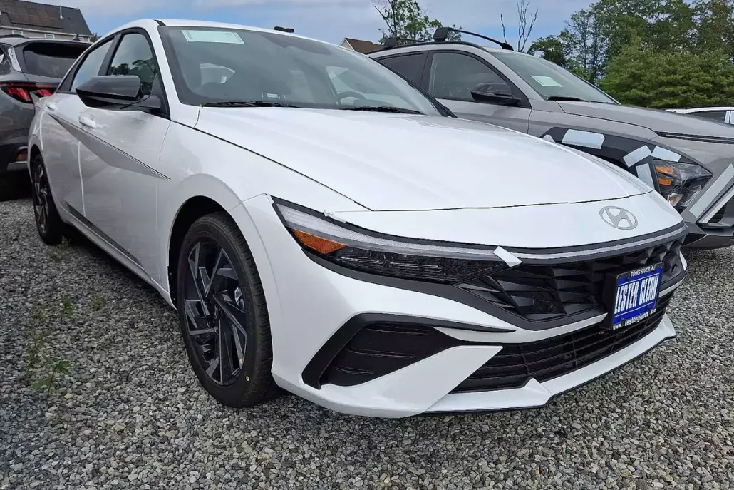2025 Hyundai Elantra SEL Sport photo 1
