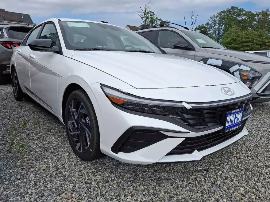2025 Hyundai Elantra SEL Sport photo 1