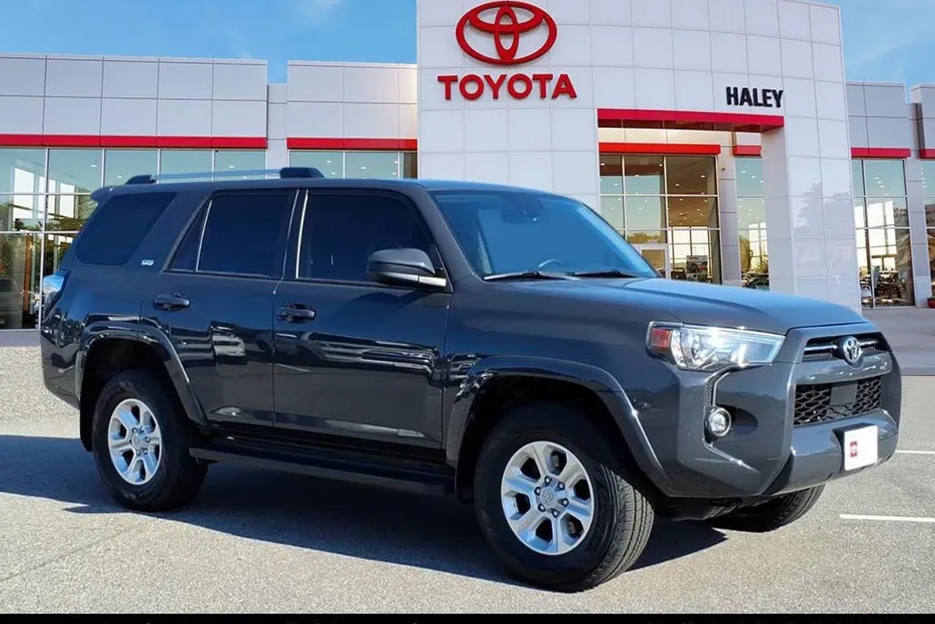 2024 Toyota 4Runner SR5 4WD photo 1