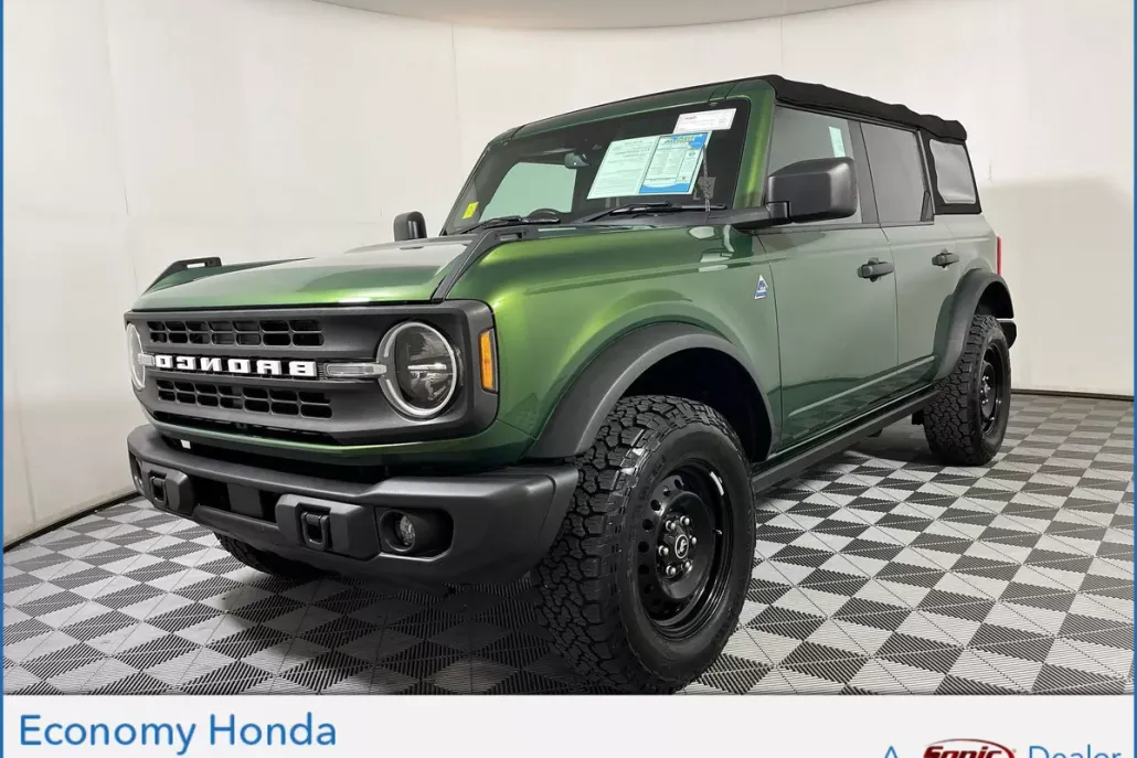 2022 Ford Bronco Black Diamond photo 1