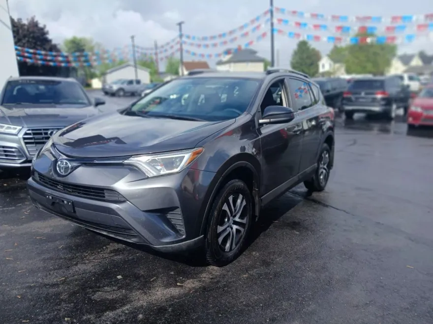 2016 Toyota RAV4 LE Sport photo 1