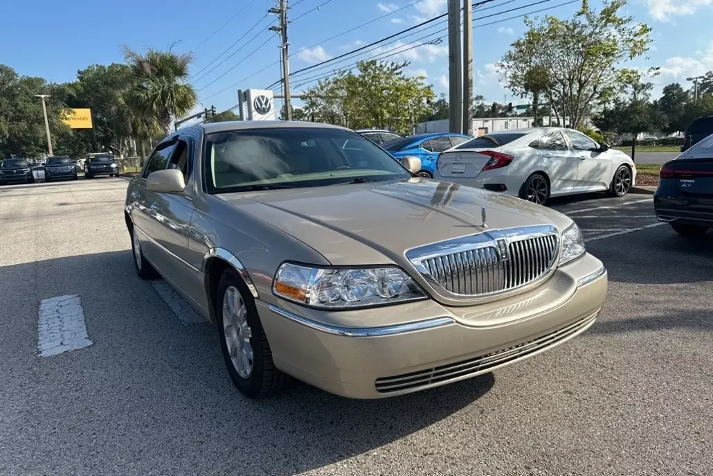 2008 Lincoln Town Car Signature Limited photo 1