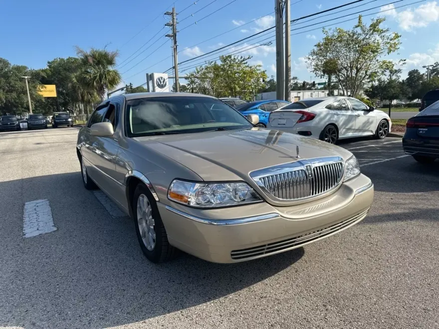 2008 Lincoln Town Car Signature Limited photo 1