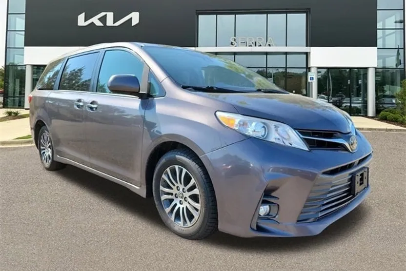 2020 Toyota Sienna XLE Premium photo 1