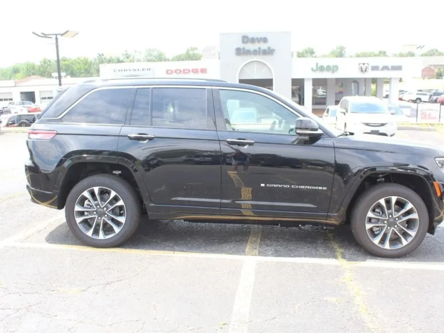 2023 Jeep Cherokee 4xe Overland photo 1
