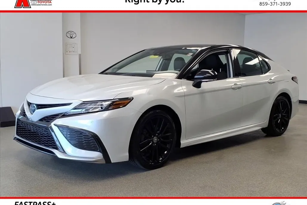 2023 Toyota Camry Hybrid XSE photo 1