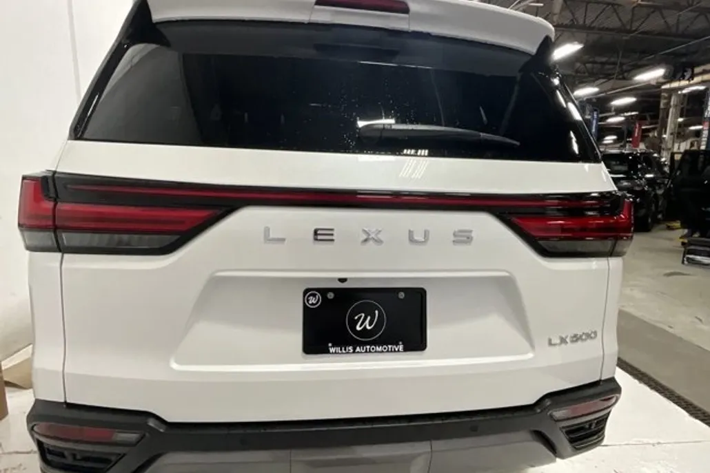 2025 Lexus LX 600 Luxury photo 1