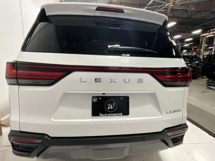 2025 Lexus LX 600 Luxury photo 1