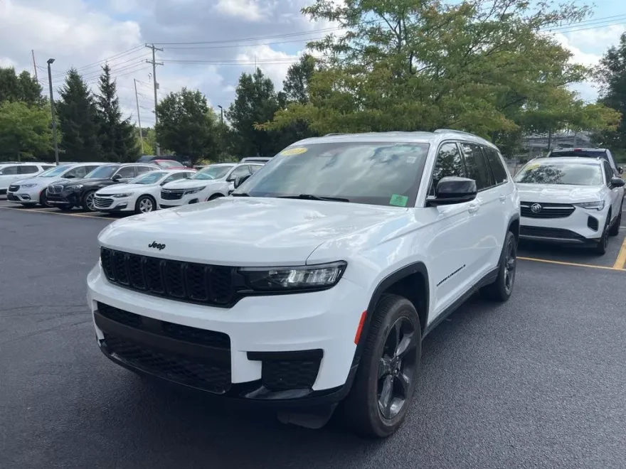 2023 Jeep Grand Cherokee Altitude photo 1