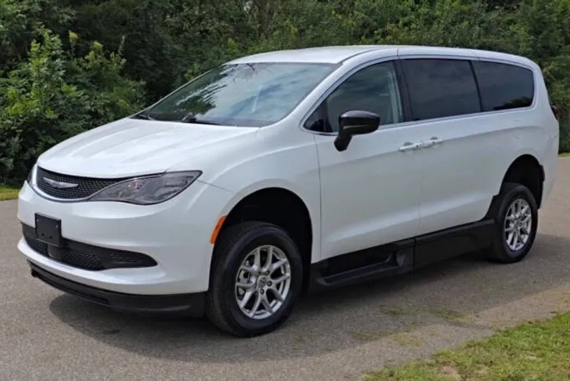 2024 Chrysler Voyager LX photo 1