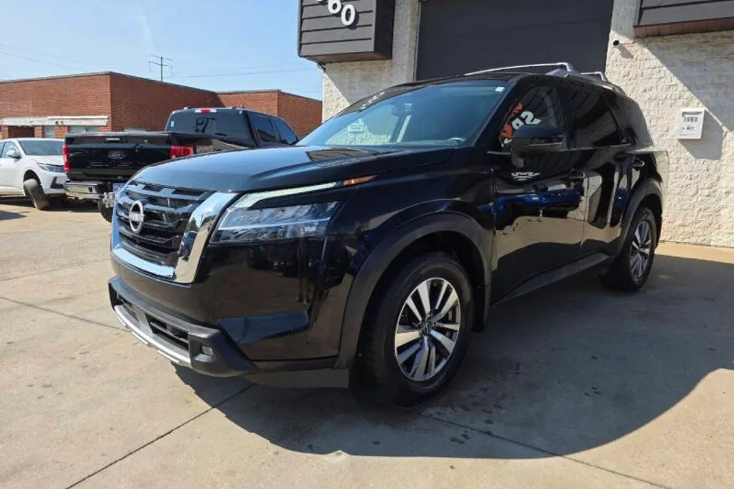 2022 Nissan Pathfinder SL photo 1