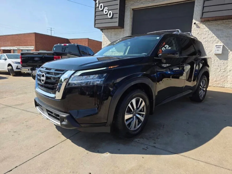 2022 Nissan Pathfinder SL photo 1