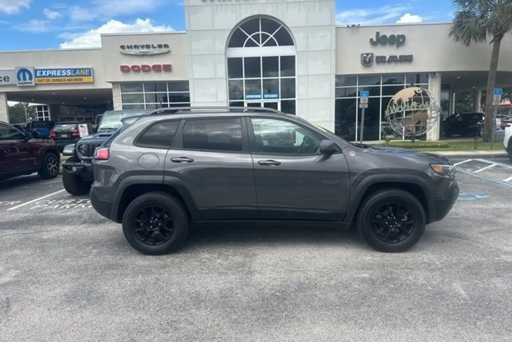 2021 Jeep Cherokee Trailhawk photo 1