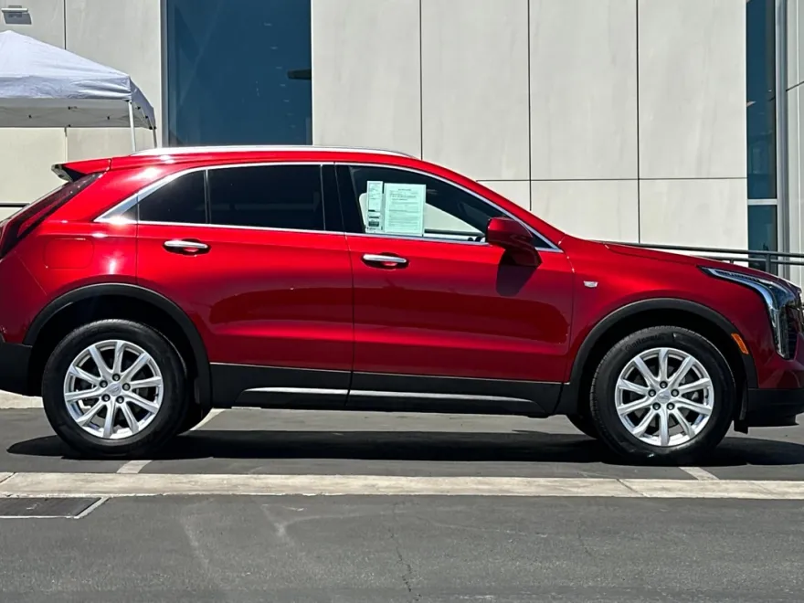 2023 Cadillac XT4 Luxury photo 1