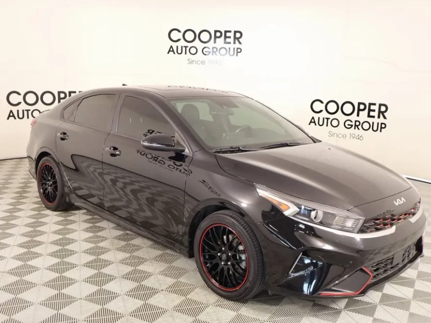 2023 Kia Forte GT-Line photo 1