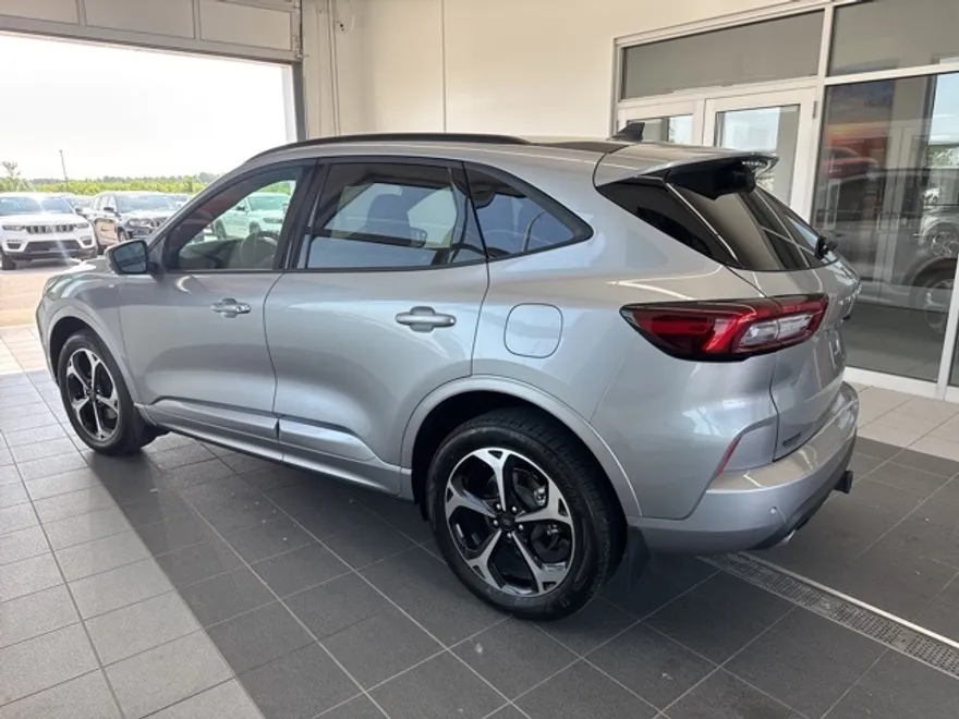 2024 Ford Escape ST-Line Select photo 1