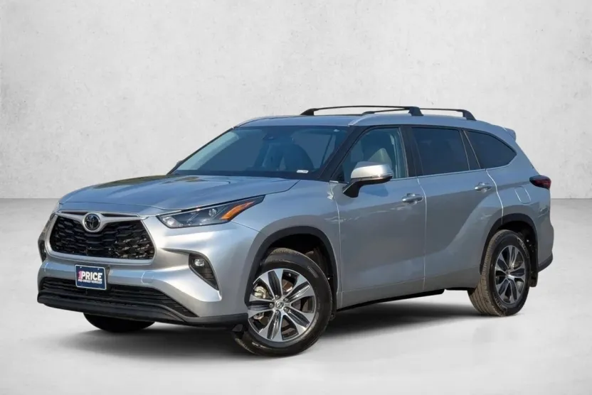 2024 Toyota Highlander XLE photo 1