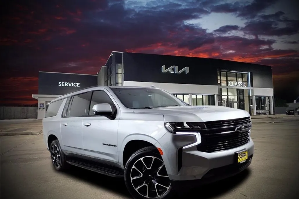 2023 Chevrolet Suburban RST photo 1