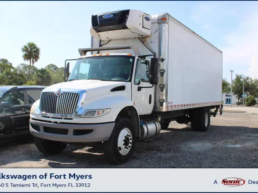 2015 Isuzu NPR DuraStar 4300 photo 1