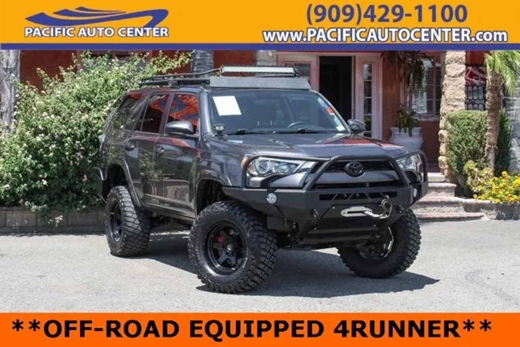 2018 Toyota 4Runner SR5 photo 1