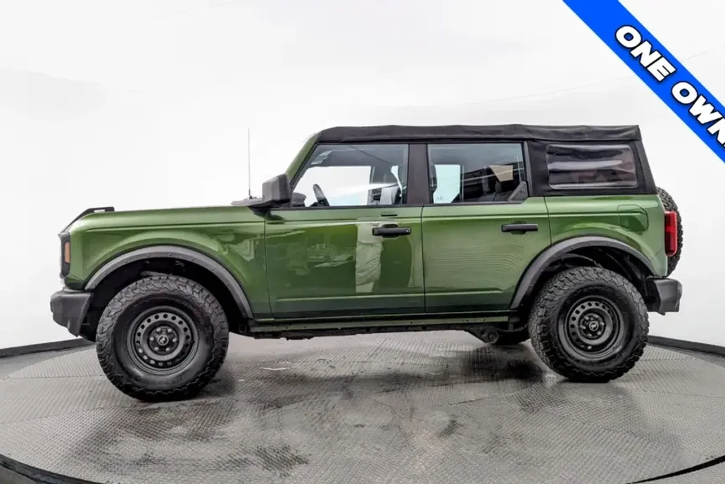 2022 Ford Bronco Base photo 1